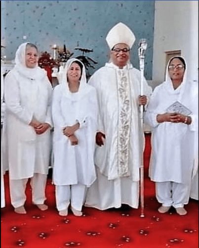 Sisters Anna Bakhshi, Sister Catherine Bashir, Bishop Ben Mario Travas